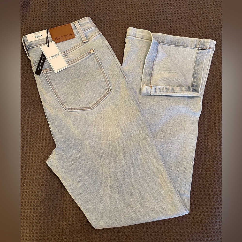Judy Blue Light Wash Straight Jeans